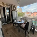Superbe Appartement 2 Chambres Terrasse 4 A 6 Couchages Piscine A Deux Pas Des Plages Et Du Centre Ville