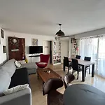 Superbe Appartement 2 Chambres Terrasse 4 A 6 Couchages Piscine A Deux Pas Des Plages Et Du Centre Ville