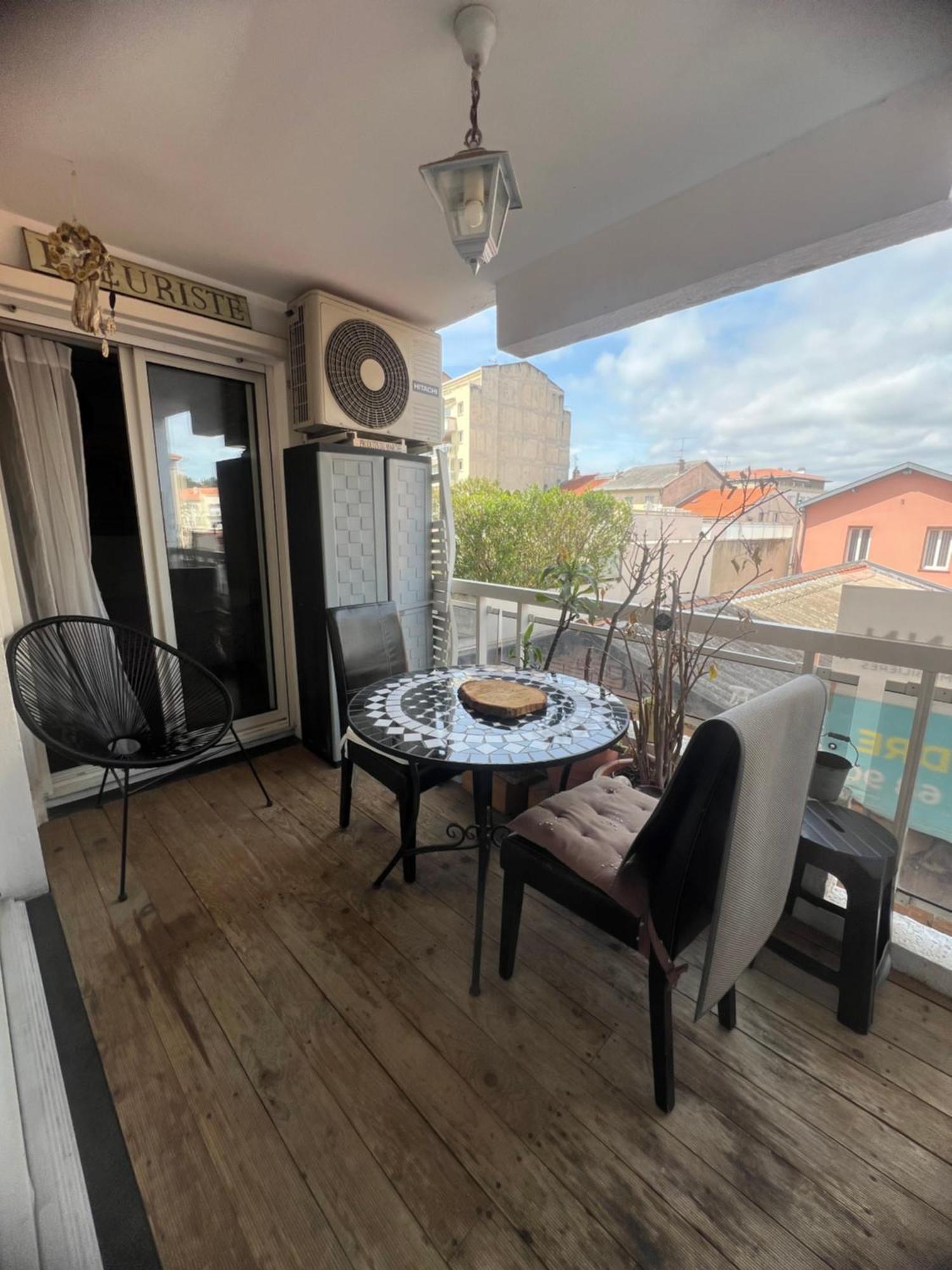 Superbe 2 Terrasse 4 A 6 Couchages Piscine A Deux Pas Des Plages Et Du Centre *